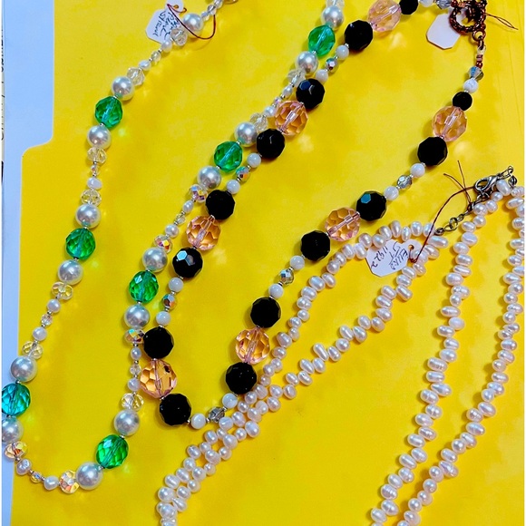 SALE!!!  Lot of 5 beautiful women’s necklaces-all unique and wearable now-NEW - Picture 3 of 15